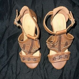 🎄Y not? Womens High Heels Sandals Sz 7.5 Strappy Cut Out Tan Strappy Sandals